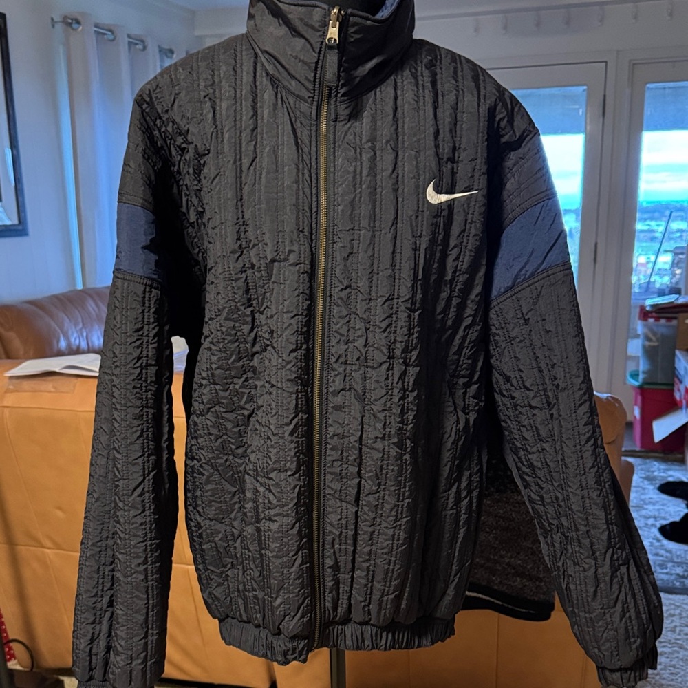 Nike Men's Reversible Navy/Black Jacket with White Swoosh - Picture 4 of 6